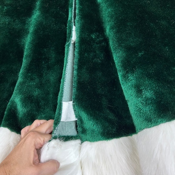 Faux fur Christmas Tree skirt green and white - Picture 5 of 6